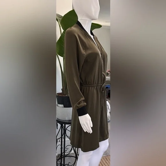 💚💚Army Green Cinched Dynamite Dress - Size Small 💚💚 - Picture 4 of 11